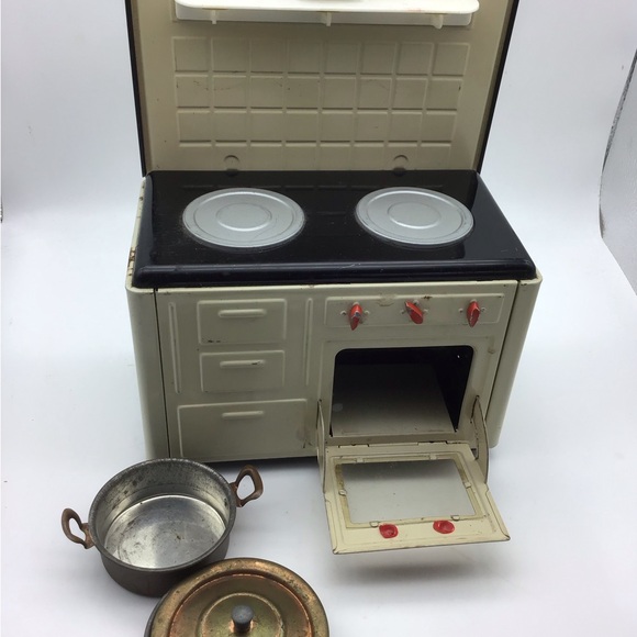 1950’s German Toy Tin Kitchen Set - Picture 8 of 9